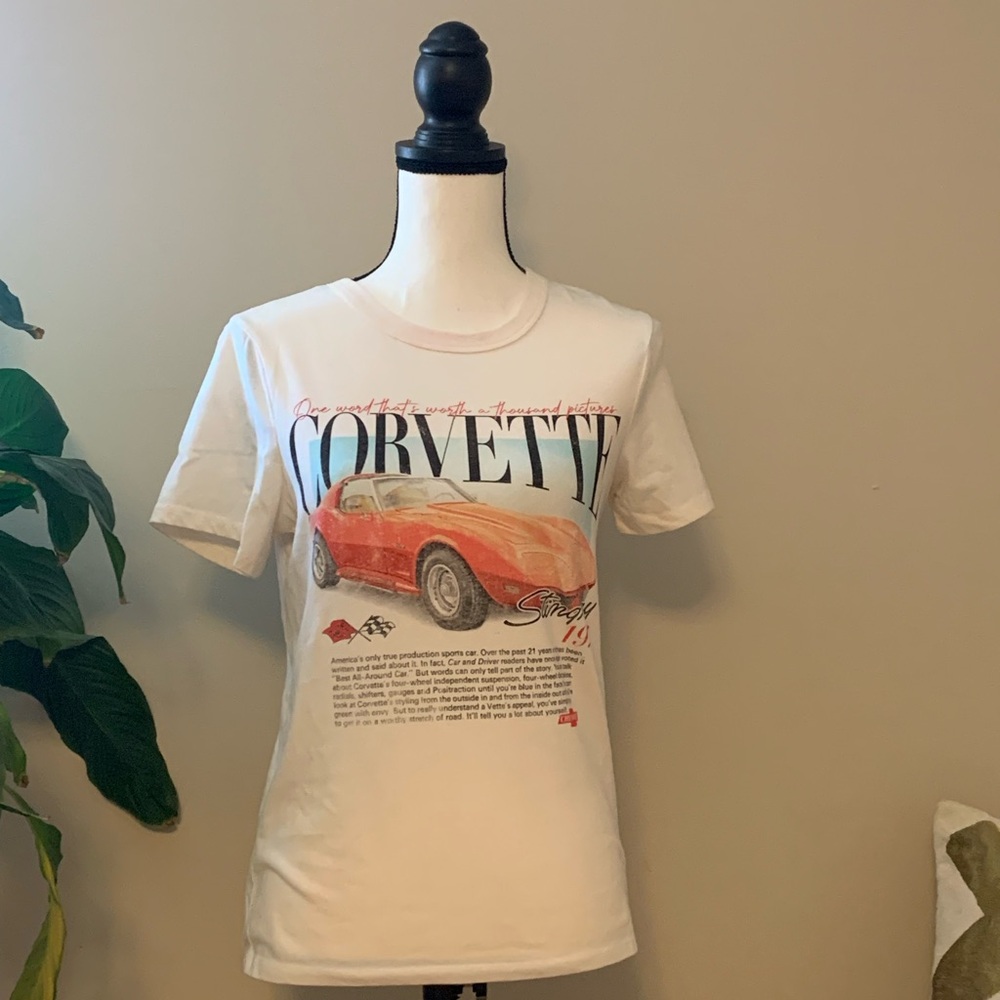 D O N A T E D 
Hybrid Apparel Corvette Stingray Graphic Tee - sz sm euc B52